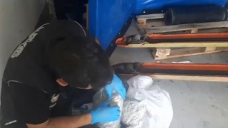 Osmaniyede durdurulan tırda 145 kilo 450 gram skunk ele geçirildi