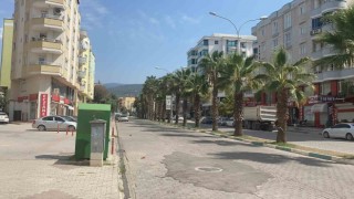 Osmaniyede termometreler 49 dereceyi gösterdi, caddeler boş kaldı