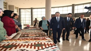 Osmaniye'de aşure ve kilim dokuma sergisi etkinliği