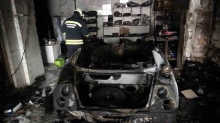 Oto tamircide spiral ile parçalanan otomobilin yakıt deposu patladı