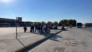 Otobüs durağının taşındığı yerde oturacak alan bulunmaması tepki çekti