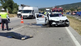 Otomobil bariyere çarptı: 10 yaşındaki çocuk öldü, 4 kişi yaralandı