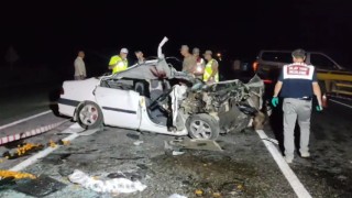 Otomobil traktöre çarptı: 1 ölü, 3 yaralı