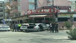 Otomobiller çarpıştı: 2 yaralı