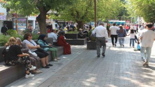 (ÖZEL) Kimi vatandaş sıcağı seviyor, kimisi ise sıcaktan korunuyor