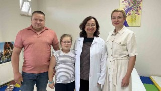 (ÖZEL) Ukraynadaki bombalı saldırıda yaralanan 8 yaşındaki Arina Eskişehirde sağlığına kavuştu