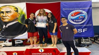 Paletli Yüzme Kulüpler Türkiye Şampiyonasında, Masal Özgü Koyuncudan rekor