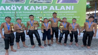 Pamukkaleli pehlivanlar Manisadan 8 madalya kaptı