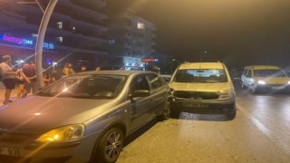 Park halindeki otomobile çarpan alkollü sürücü yaralandı