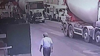 Pendikte beton mikserinin altında kalan kadın kriko ile kurtarıldı