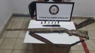 Polislerce şüpheliler üzerinden silah ve uyuşturucu madde ele geçirildi