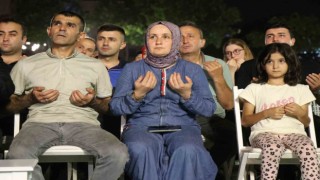 Saatler 03.02de eller semaya açıldı