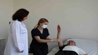 Sağ kolu adeta felç olan adam 4 ayda tekrar hareket kabiliyeti kazandı