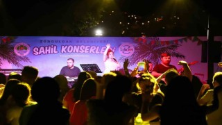 Sahil konserleri yoğun katılım altında başladı