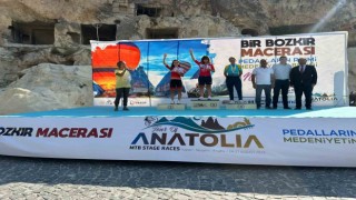 Sakarya Büyükşehir sporcuları Ay Yıldızlı formayla tozu dumana kattı
