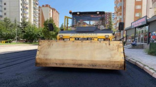 Sakarya Mahallesinde 5 sokakta asfalt yenileniyor