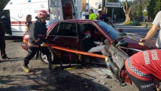 Sakaryada iki otomobil çarpıştı: 2 yaralı