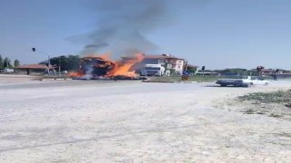 Saman yüklü römork yangını karayolunda paniğe neden oldu