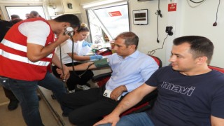 Samandağ Kaymakamı Aksu, kan bağışına destek verdi