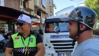 Şanslı sürücü 15 dakik önce aldığı 300 TLlik kaskla 437 liralık cezadan kurtuldu