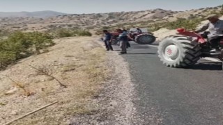 Şarampole uçan otomobil, traktör ile çekilerek çıkarıldı