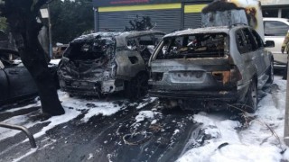Sarıyerde yangın paniği: Araçlar küle döndü