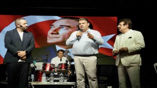Seferihisarda Ahmet Selçuk İlkan coşkusu