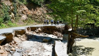 Selden zarar gören Mengen-Yedigöller yolu ulaşıma açıldı