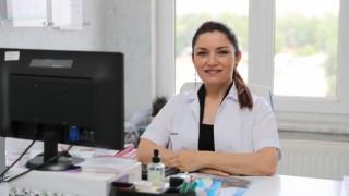 Senegalden tekerlekli sandalye ile geldiği hastaneden yürüyerek çıktı