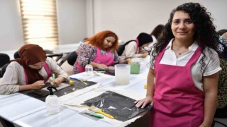 Seramik kursuyla hem hobi ediniyor, hem de yeni meslek alanlarının kapısını açıyorlar