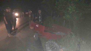 Şerit ihlali yapan alkollü sürücünün kullandığı otomobil tarım aracına çarptı, 2 kişi yaralandı