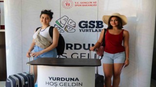 Seyahatsever gençler, Aydını çok sevdi