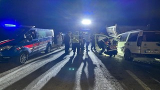 Silivride hafif ticari araç arıza yapan hafriyat kamyonuna çarptı: 1 ölü