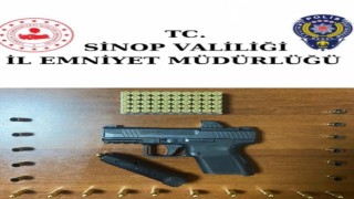 Sinopta şüpheli otomobilden ruhsatsız silah çıktı
