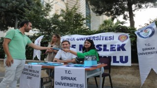 Şırnak Üniversitesi Cizrede öğrenciler için tanıtım standı kurdu
