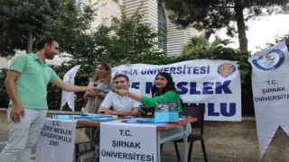 Şırnak Üniversitesi Cizrede öğrenciler için tanıtım standı kurdu