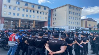Şişlide 7 düzensiz göçmen ile 2 aranan şahıs yakalandı