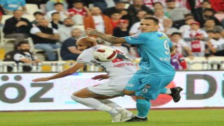 Sivassporda Rey Manaj ilk resmi maçına çıktı