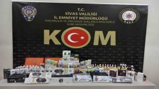 Sivasta kaçak elektronik sigara ve dijital saat ele geçirildi
