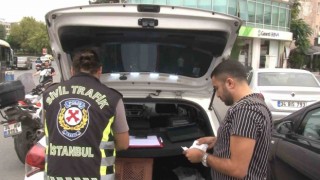 Şoför olarak bindiği minibüsten yoklama kaçağı olarak çıktı