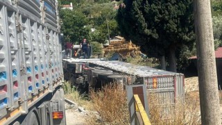 Sökede devrilen tırın şoförü hayatını kaybetti
