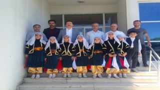 Solhan HEMde kız öğrencilere folklor kıyafeti hediyesi