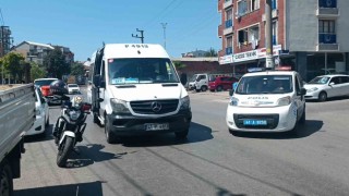SRC belgesi olmayan servis sürücüsü 3 yaşındaki çocuğa çarptı