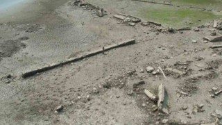 Sular çekildi, tarihi Şamlar Mahallesindeki asırlık mezar ortaya çıktı