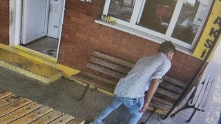 Taksiden indi, duraktan telefon çaldı