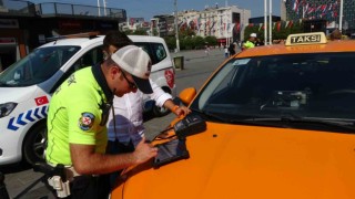 Taksimdeki denetimde 4 taksiye para cezası kesildi