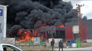 Tekirdağda yanan fabrikadan geriye enkaz yığını kaldı