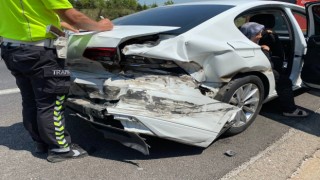 TEMde dinlenme tesisinden çıkan otomobile tır çarptı