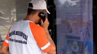 Temizlik personeline sürpriz doğum günü kutlaması