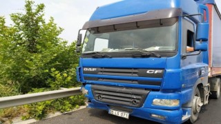 Tır otomobile çarptı: 5 yaralı
